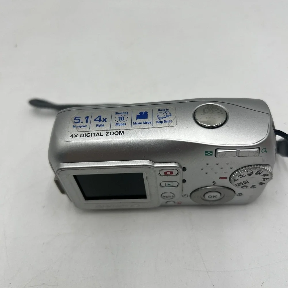 Vintage Olympus Camedia D-435 Digital Camera 5.1 MP 4x Zoom Silver Compact Parts